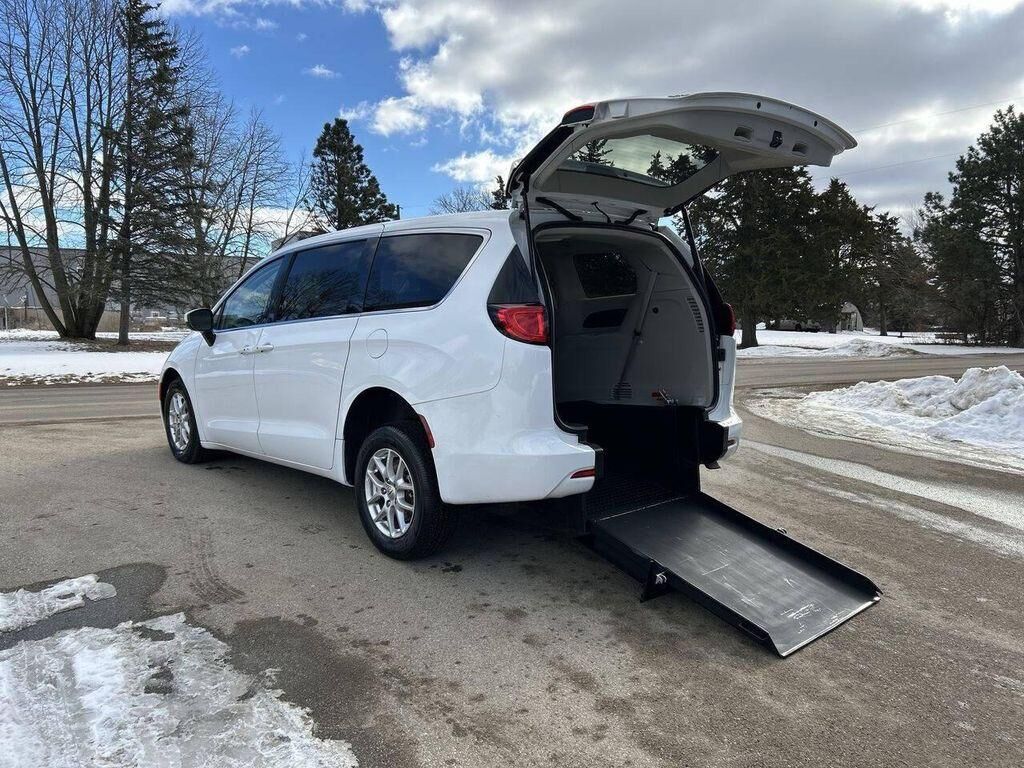 2023 CHRYSLER Voyager