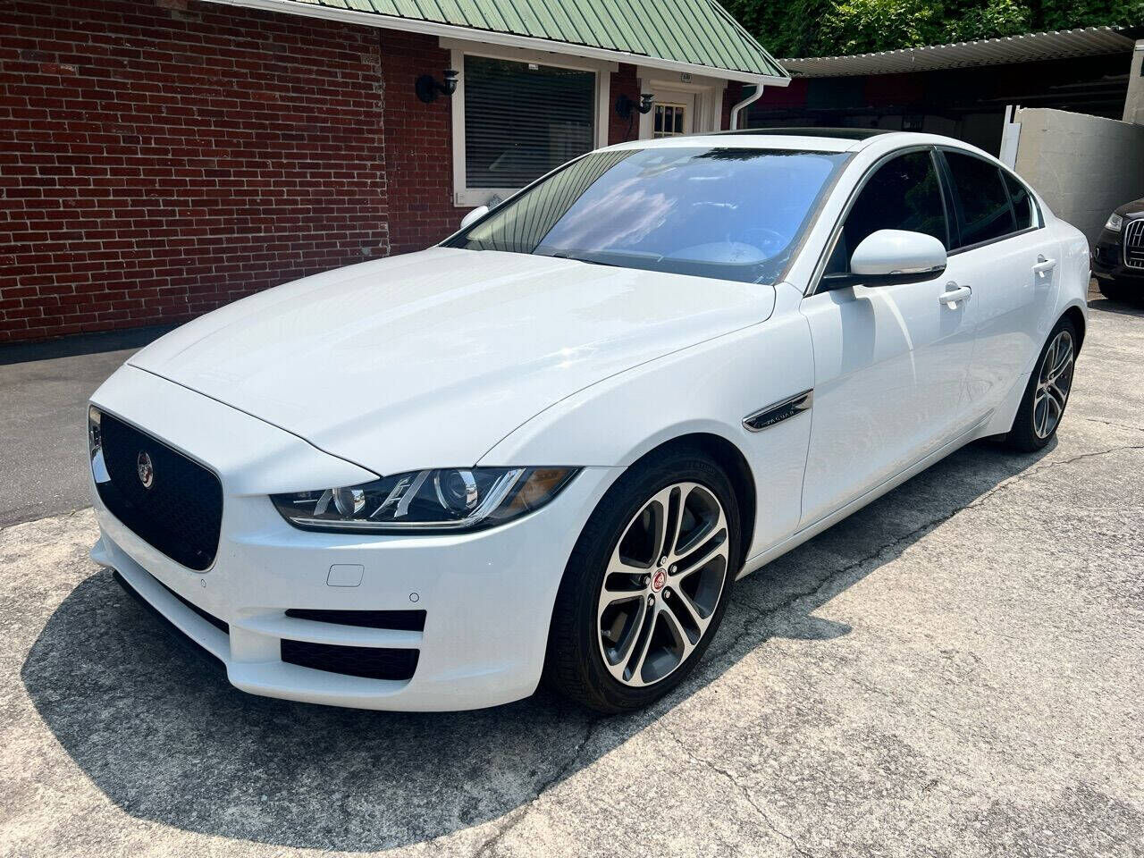 2017 JAGUAR XE