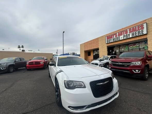 2019 CHRYSLER 300