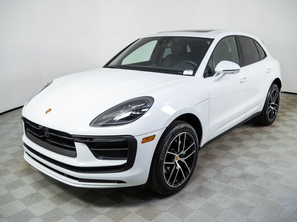 2025 PORSCHE Macan