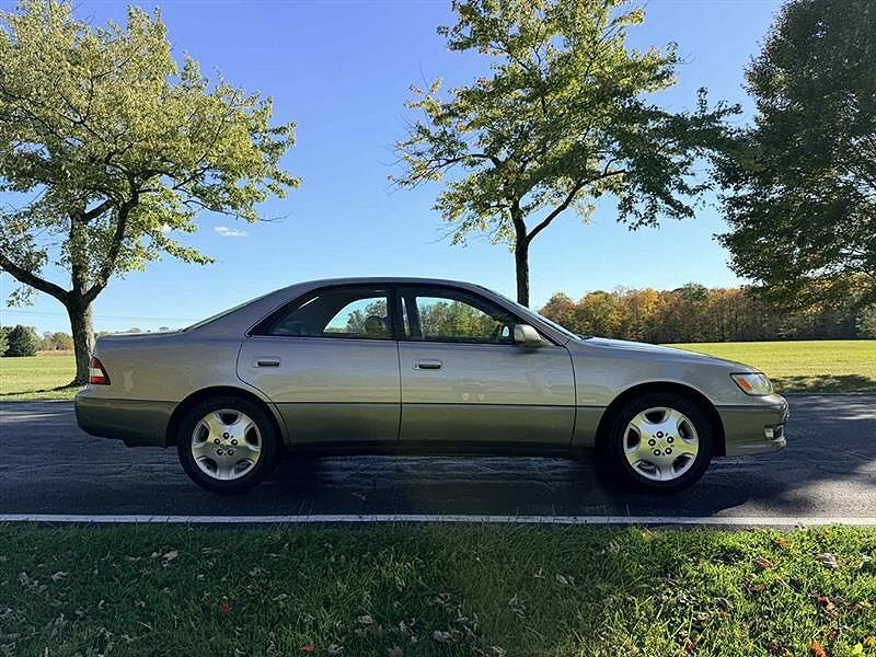 Lexus ES
