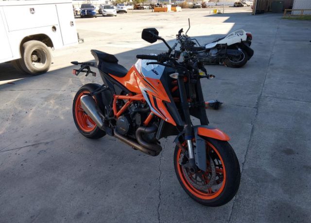 2022 KTM Super Duke R