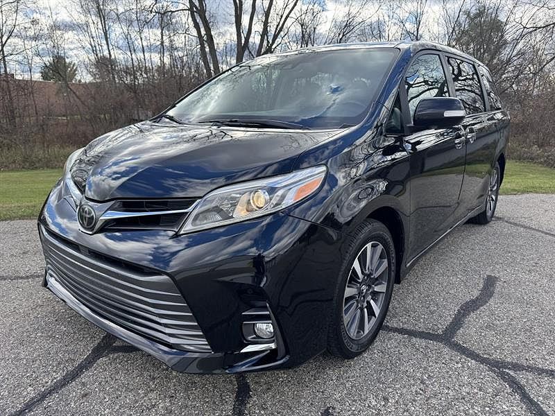 2018 TOYOTA Sienna