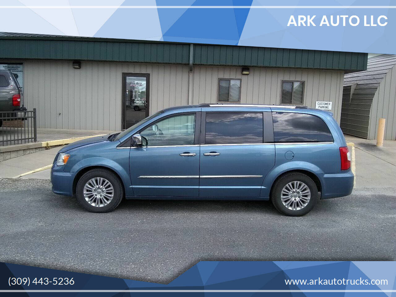 2012 CHRYSLER Town and Country