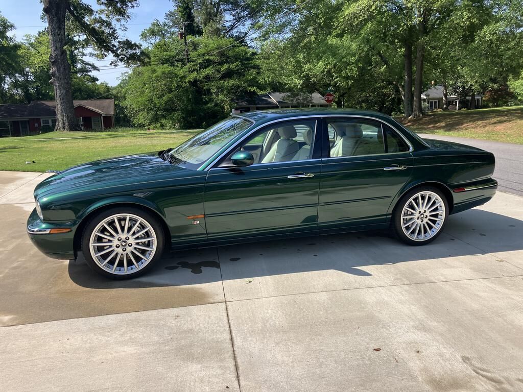 Jaguar XJR
