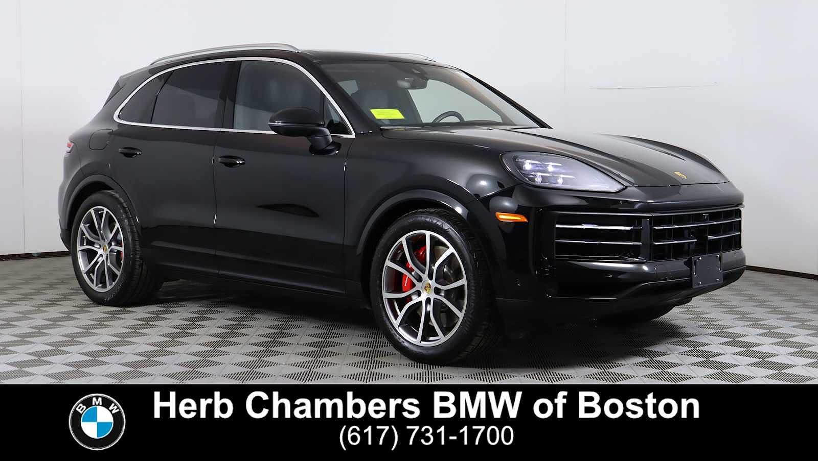 2024 PORSCHE Cayenne