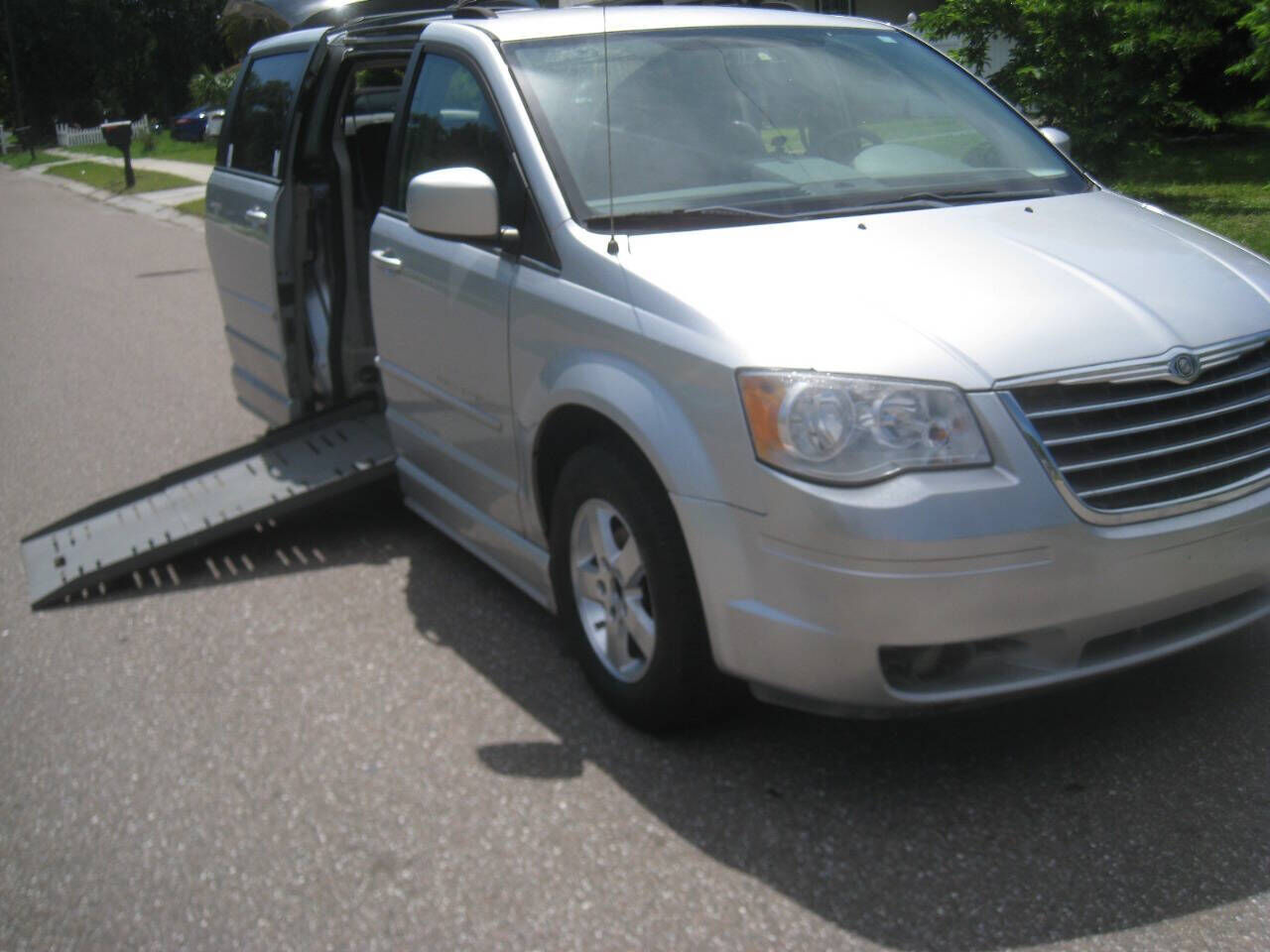 2008 CHRYSLER Town and Country