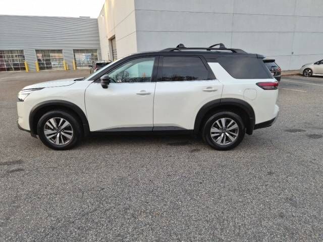 2022 NISSAN Pathfinder