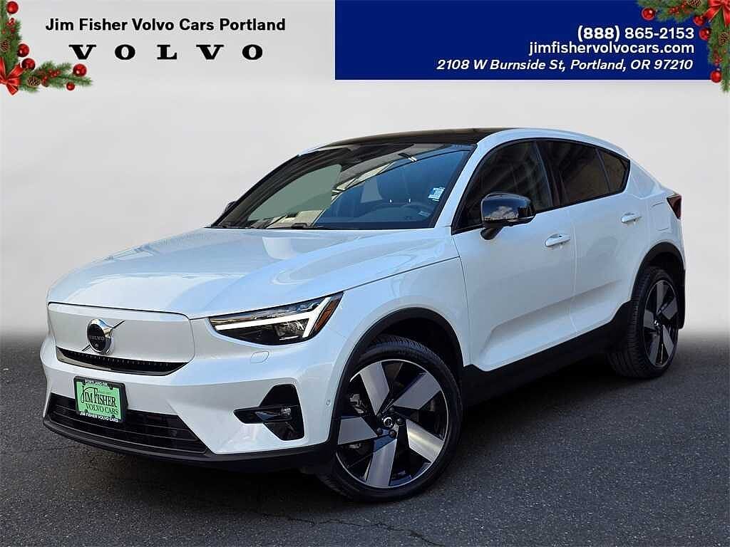 2023 VOLVO C40