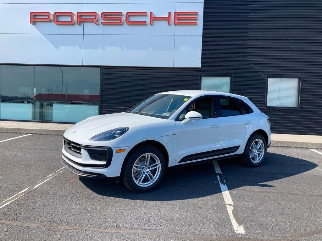 2025 PORSCHE Macan