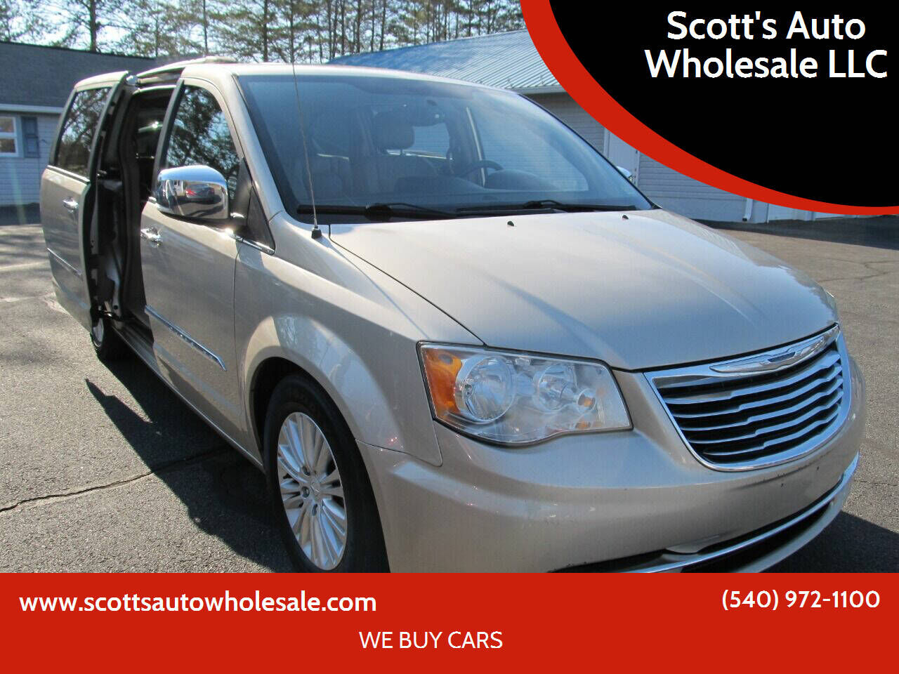 2013 CHRYSLER Town and Country