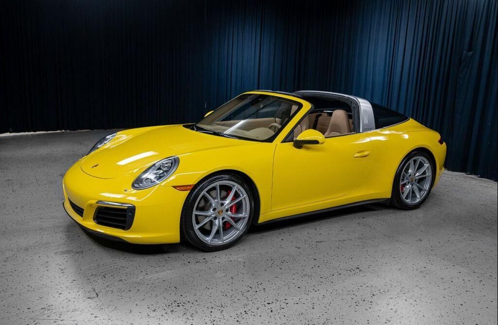 2017 PORSCHE 911