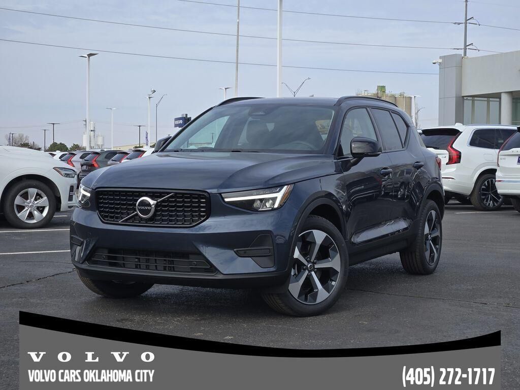 2026 VOLVO XC40