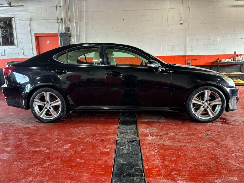 2011 LEXUS IS
