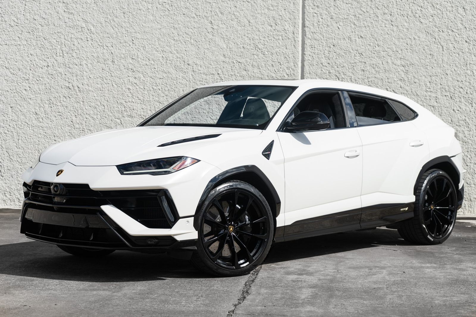 2024 LAMBORGHINI URUS