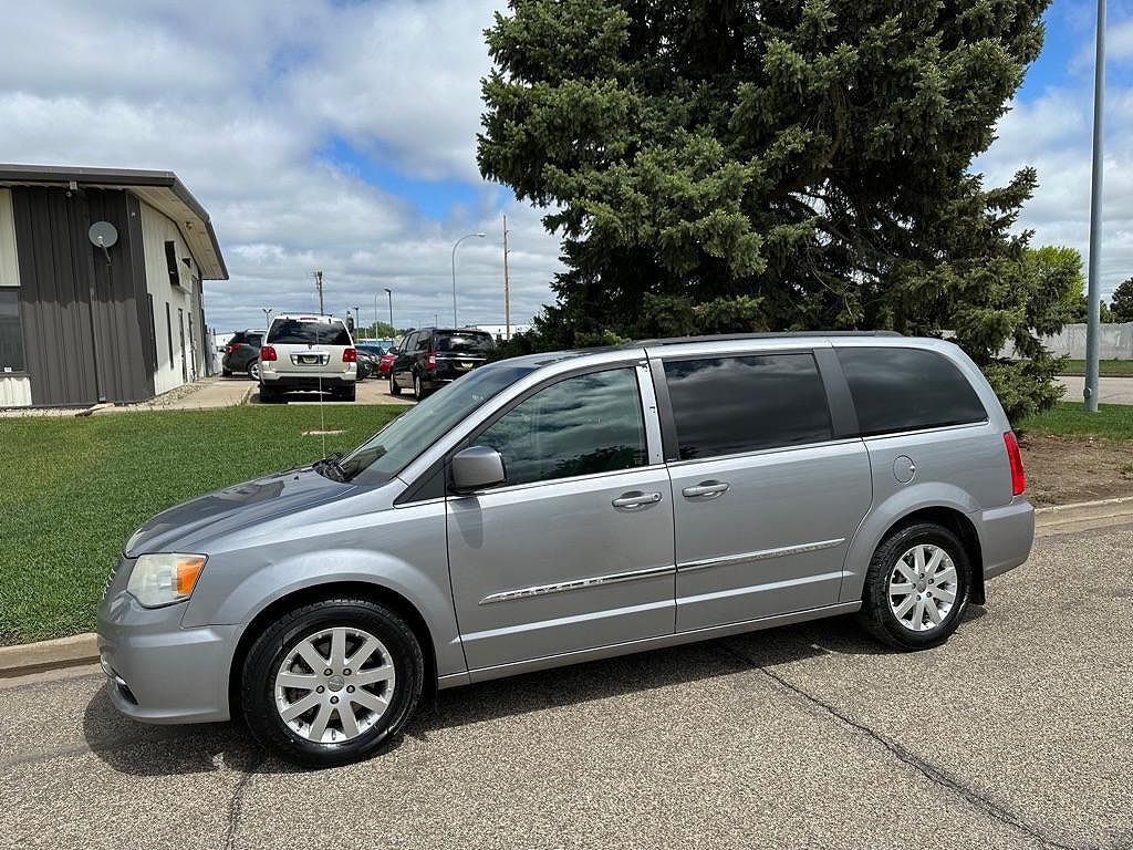 2014 CHRYSLER Town and Country