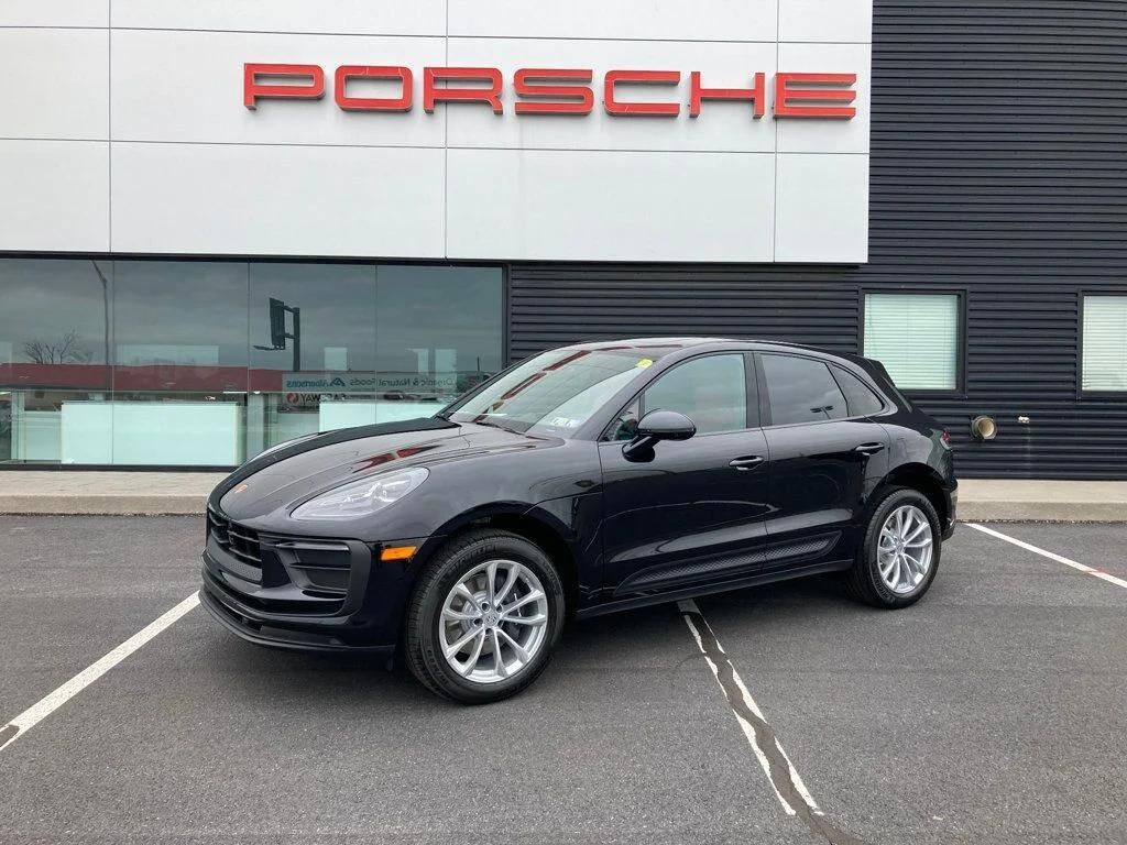 2025 PORSCHE Macan