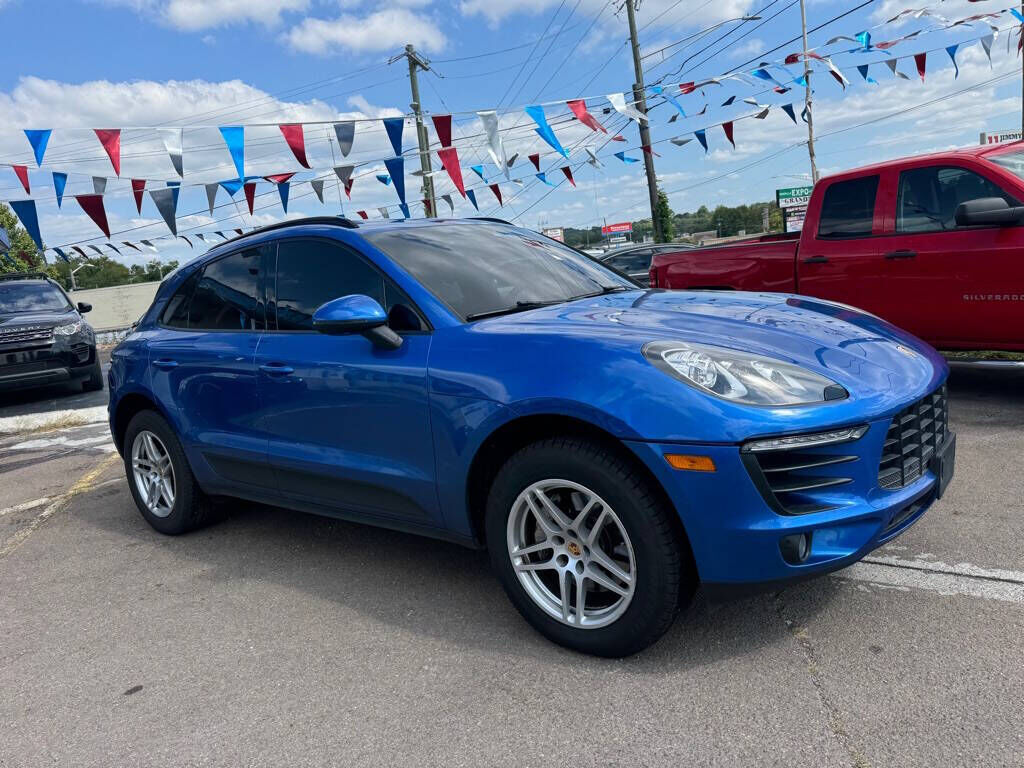 2017 PORSCHE Macan