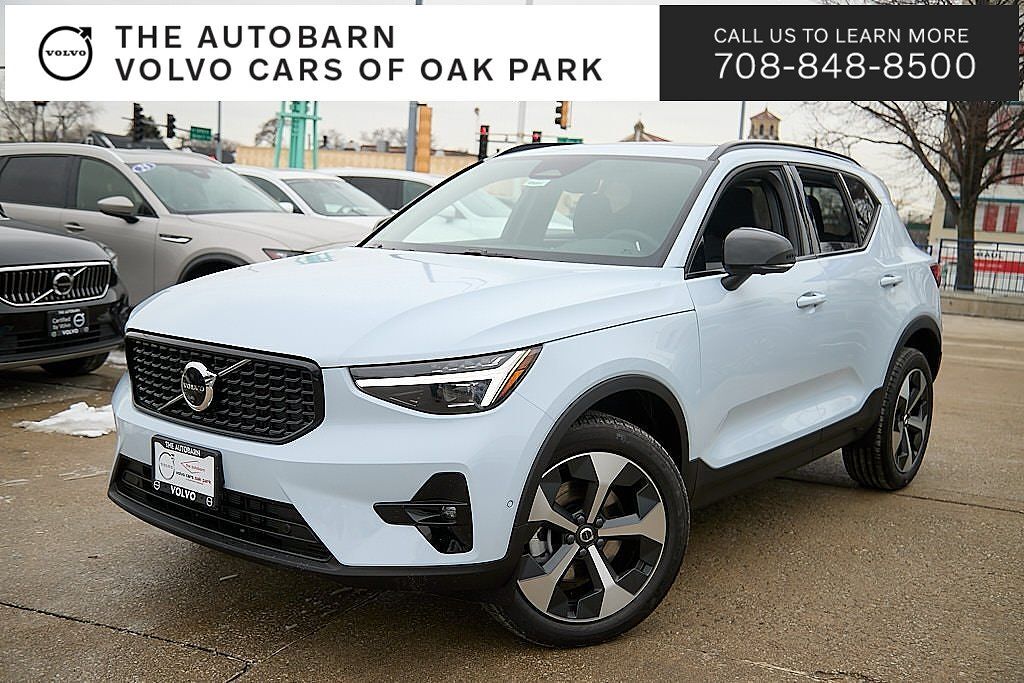 2026 VOLVO XC40