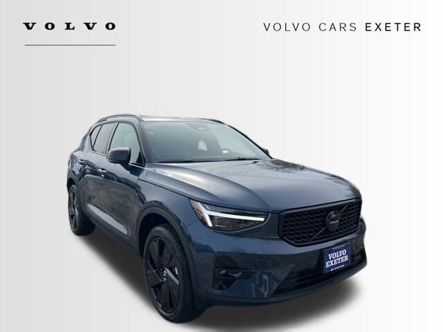 2026 VOLVO XC40