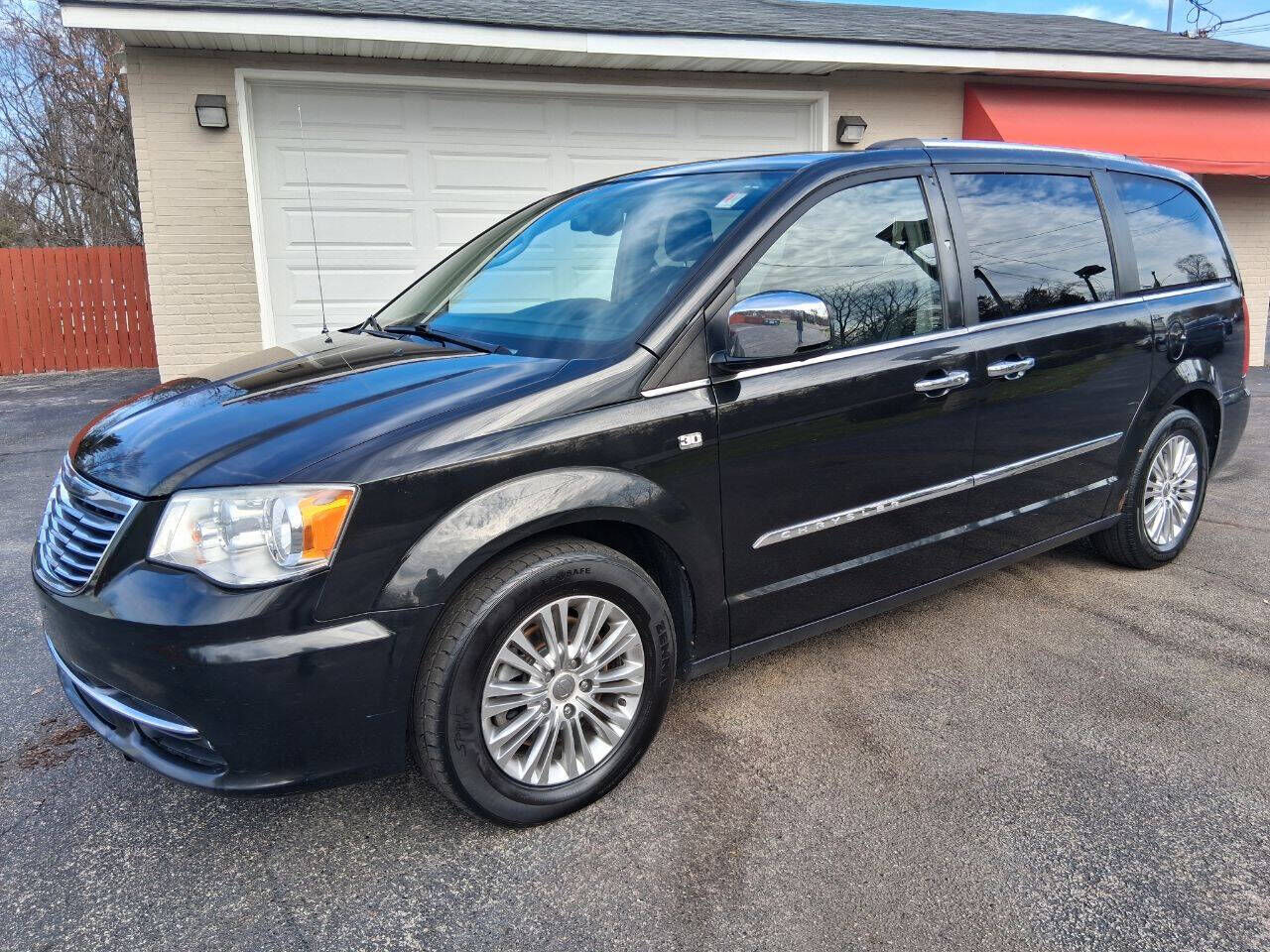 2014 CHRYSLER Town and Country