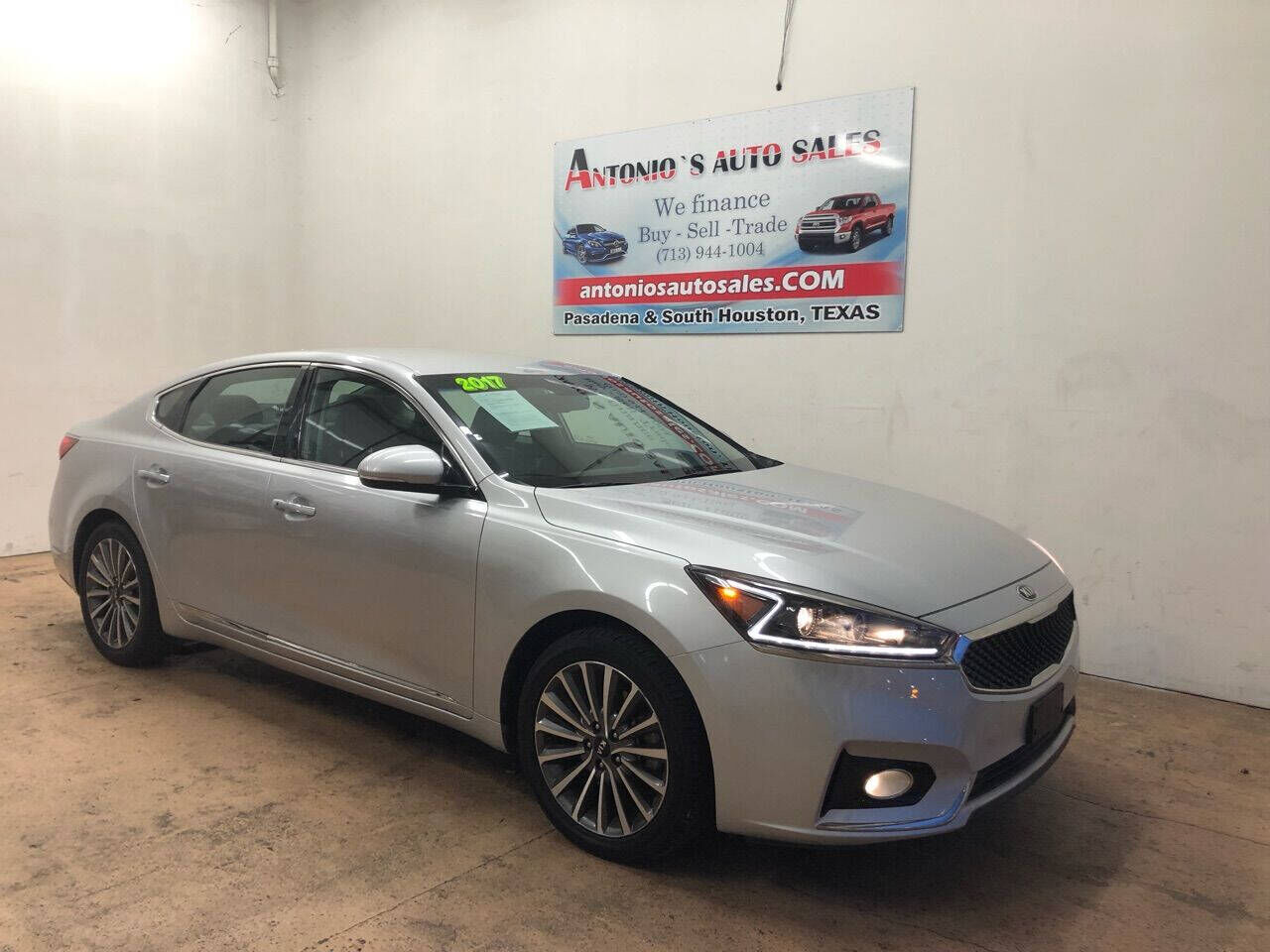 2017 KIA Cadenza