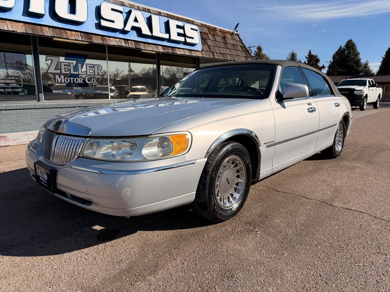 2001 LINCOLN Town Car
