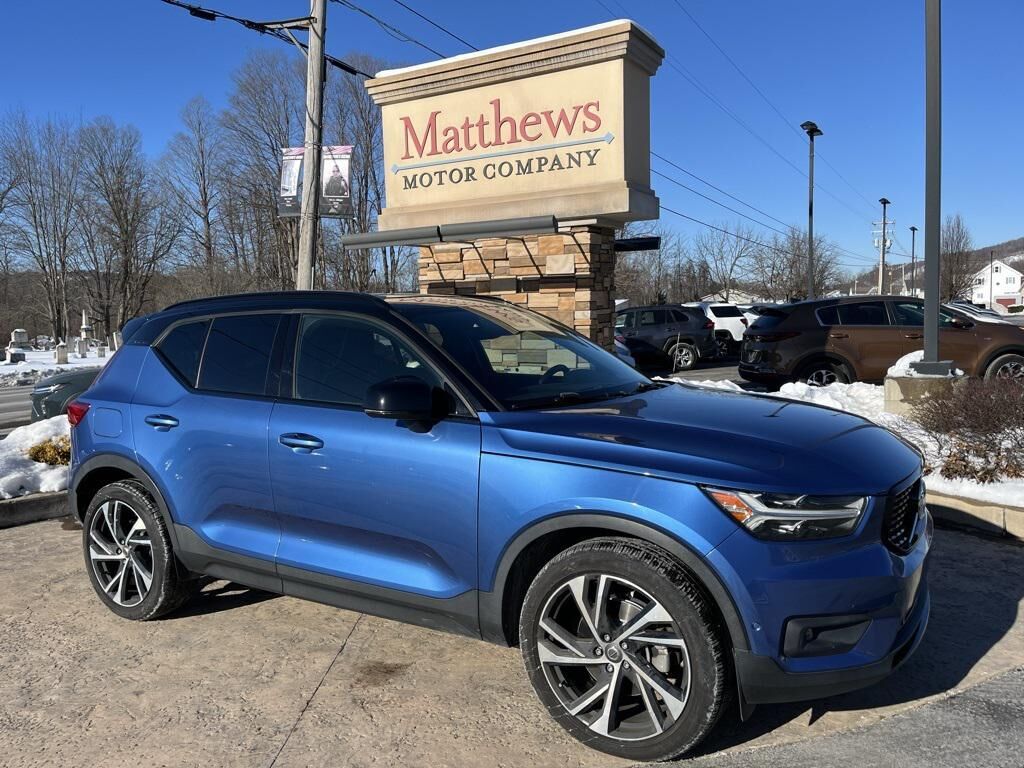 2019 VOLVO XC40