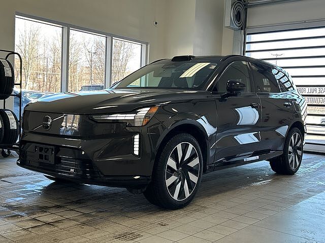 2025 VOLVO EX90