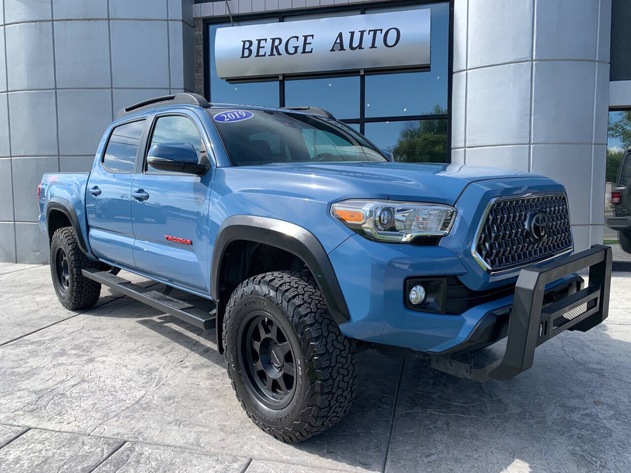 2019 TOYOTA Tacoma