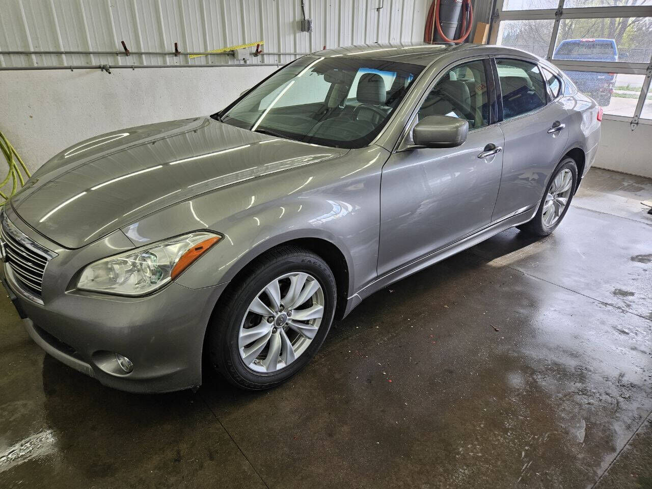 2011 INFINITI M37