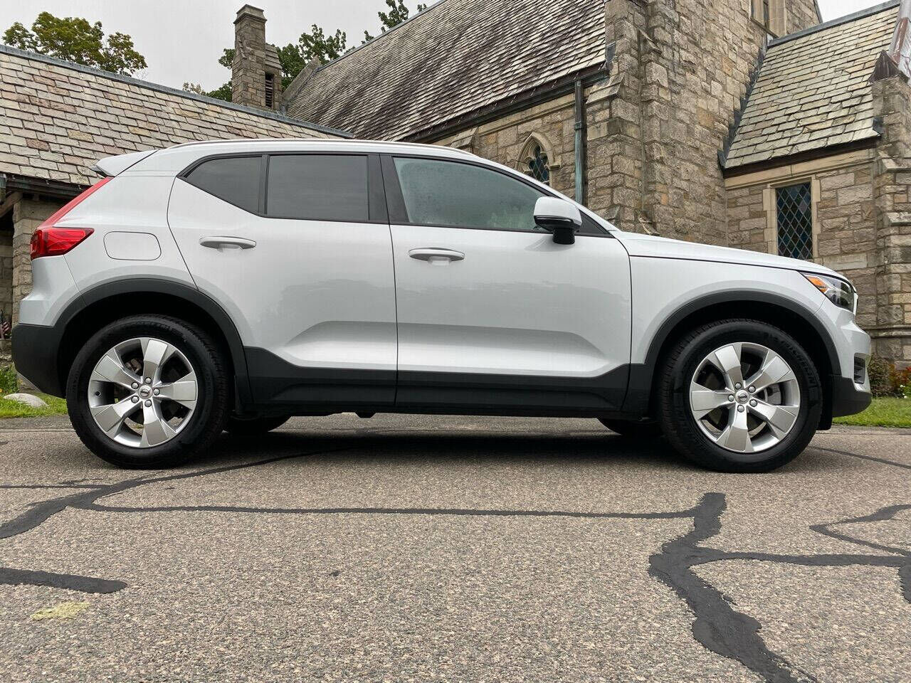2022 VOLVO XC40