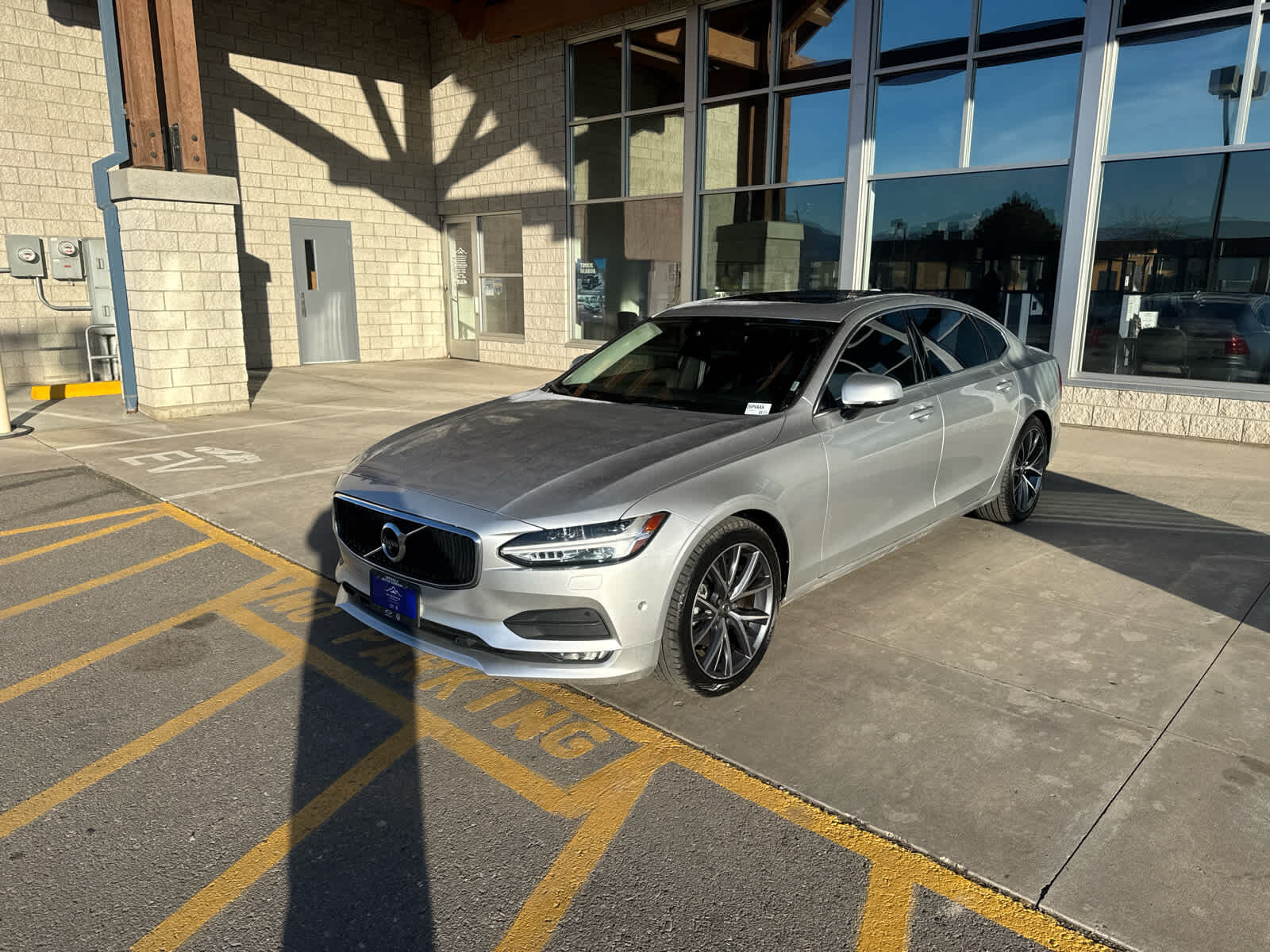 2018 VOLVO S90