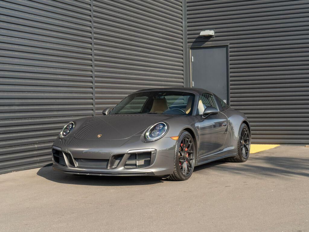 2017 PORSCHE 911