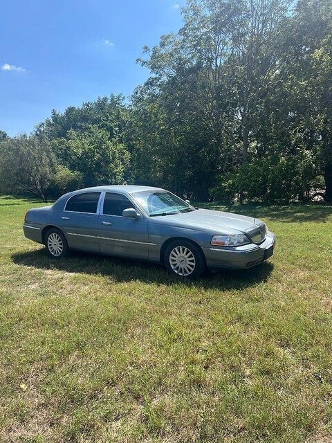 2004 LINCOLN Town Car