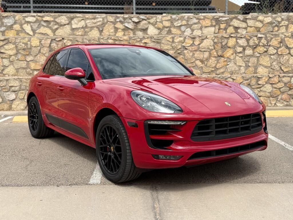 2018 PORSCHE Macan