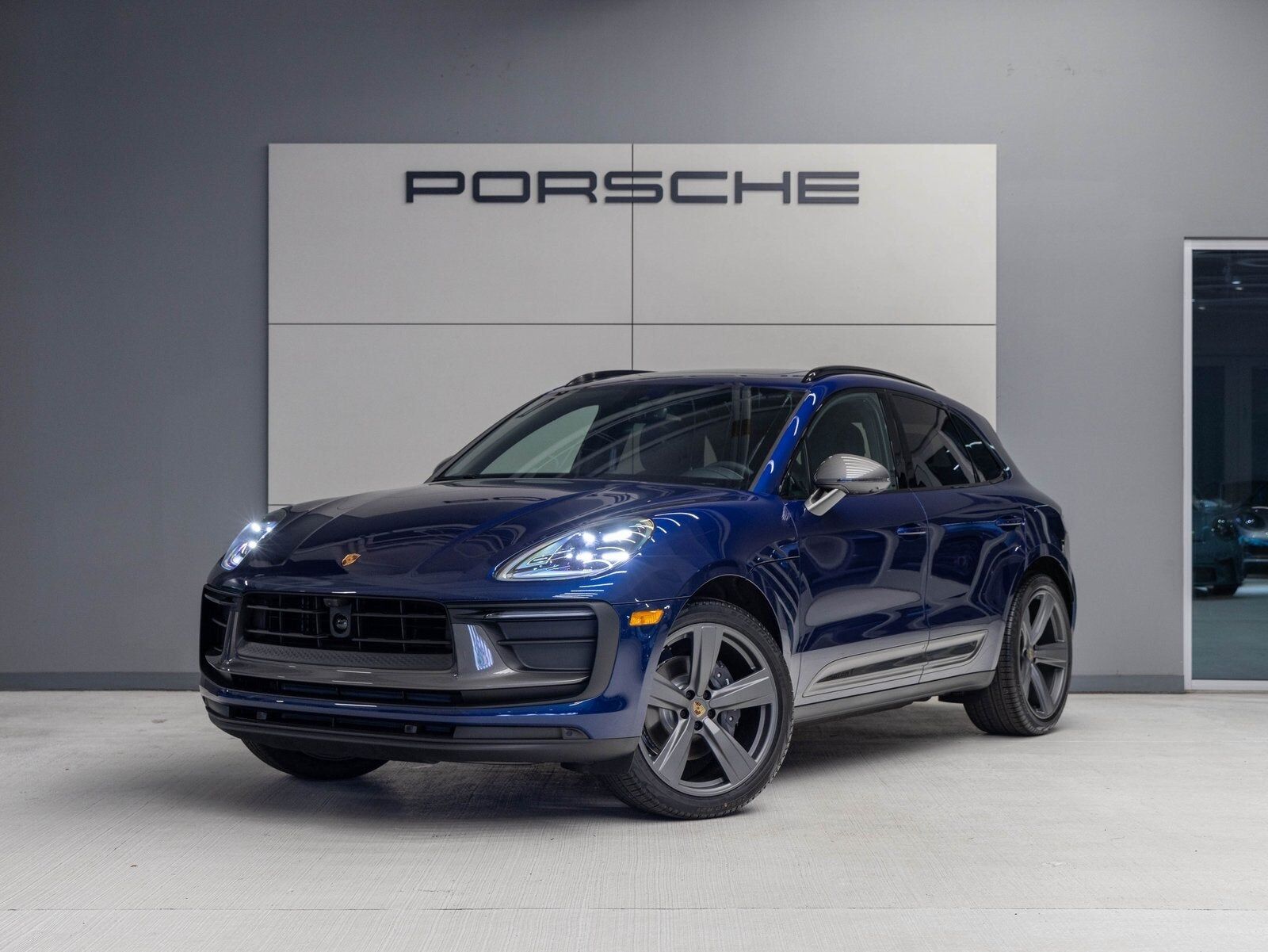 2026 PORSCHE Macan