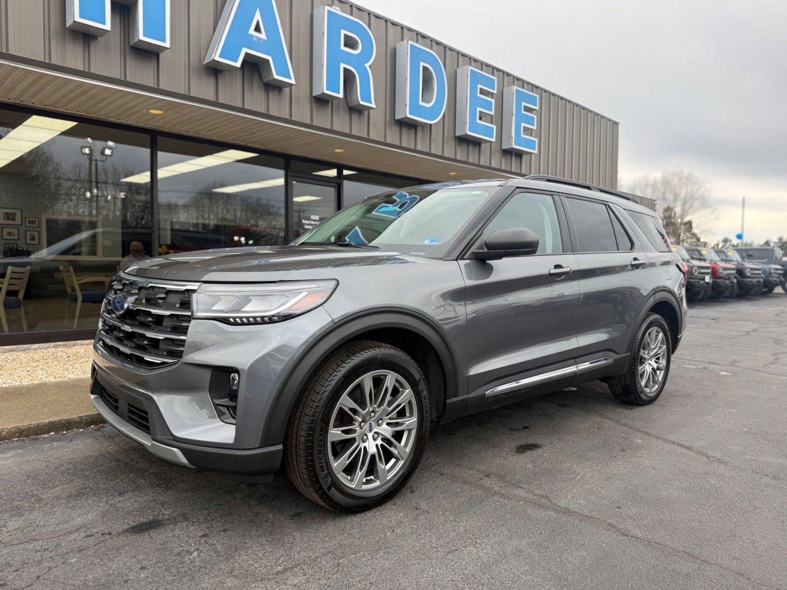 2025 FORD Explorer