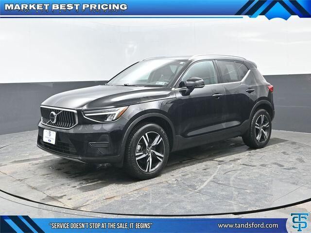 2024 VOLVO XC40