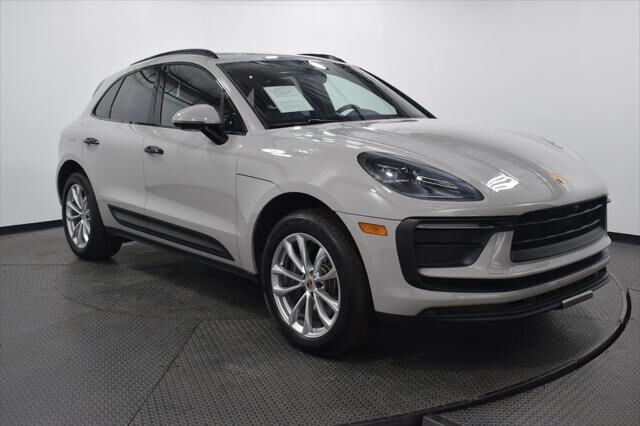 2022 PORSCHE Macan