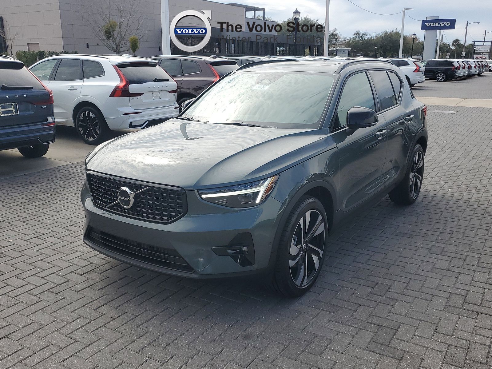 2026 VOLVO XC40