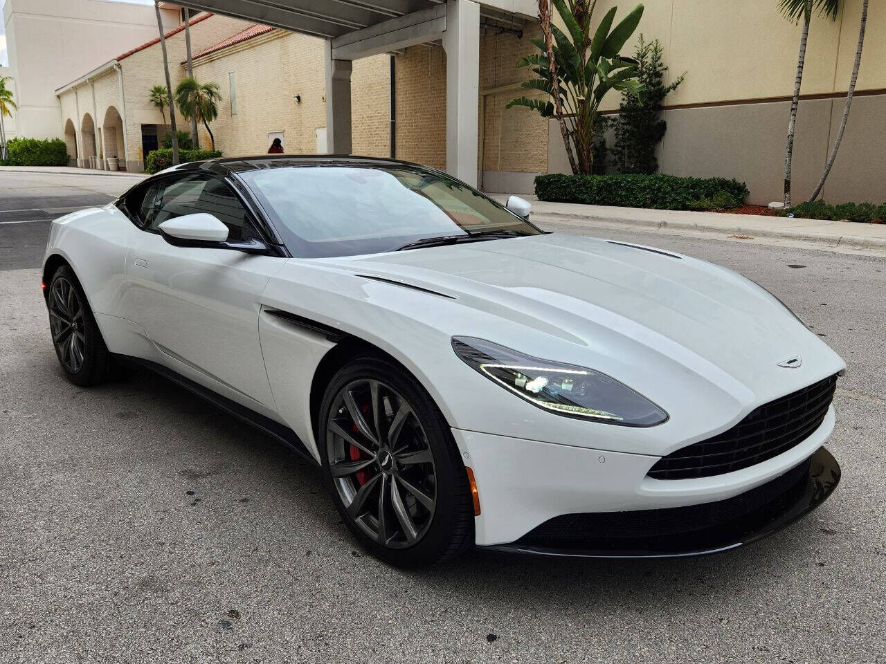 2019 ASTON MARTIN DB11