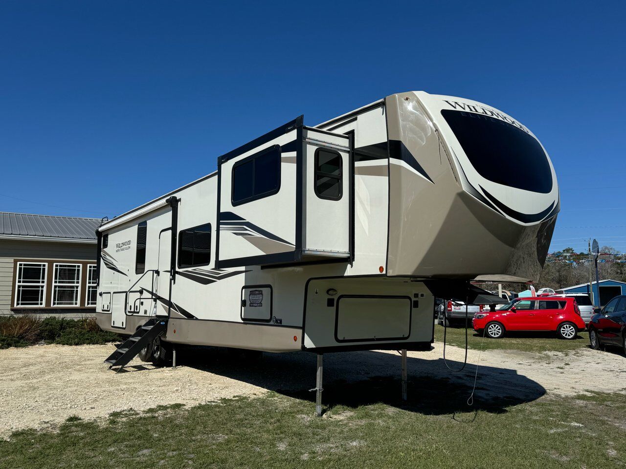 2022 FOREST RIVER Wildwood Laminated Towables