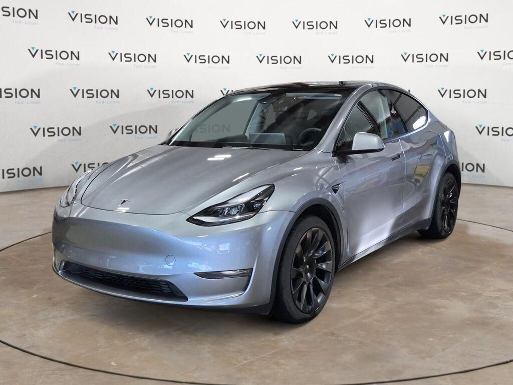 2025 TESLA Model Y