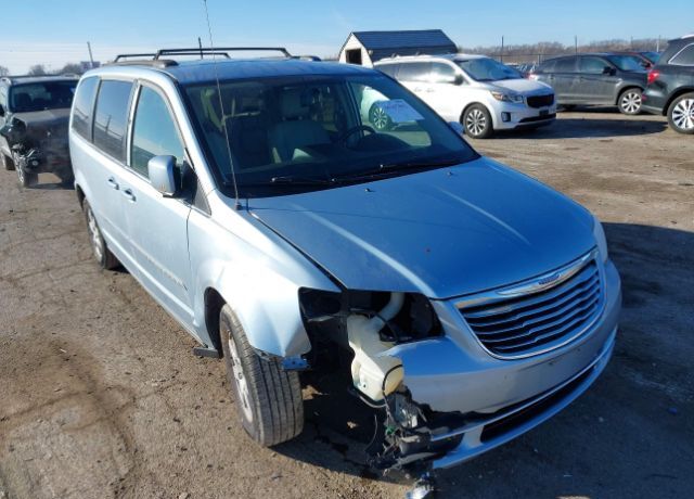 2013 CHRYSLER Town and Country