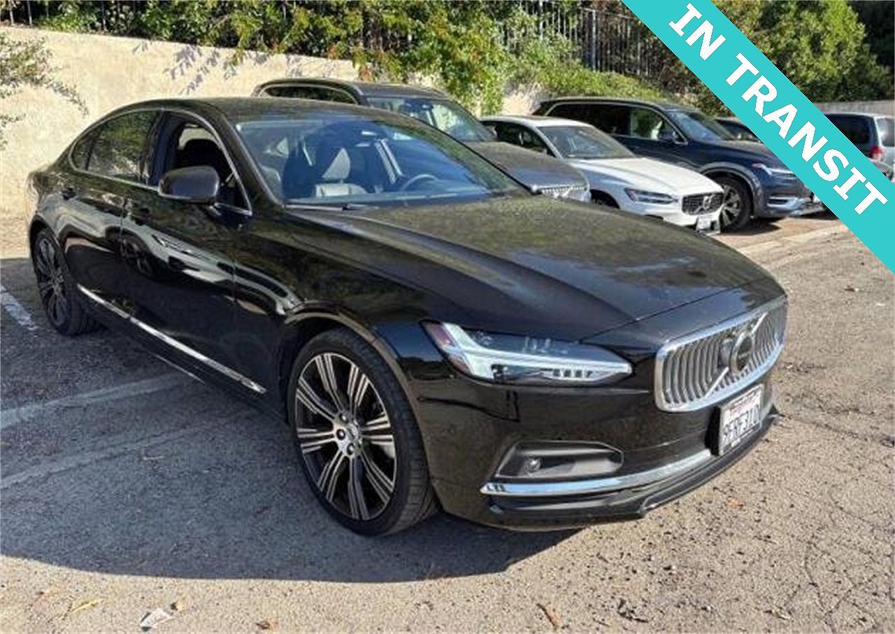 2023 VOLVO S90