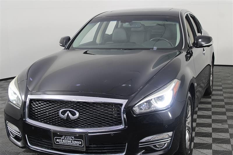 Infiniti Q70