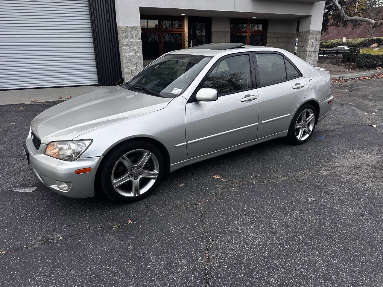 2002 LEXUS IS