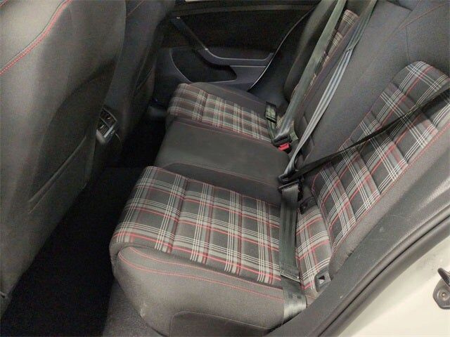 2016 VOLKSWAGEN Golf GTI