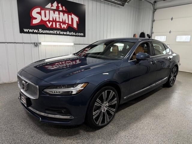 2022 VOLVO S90
